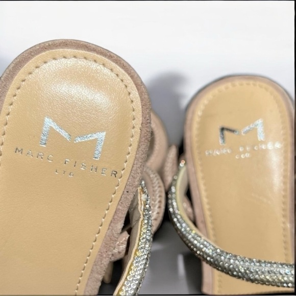 Elegant Beige and Silver Women's Sandals - Picture 4 of 11